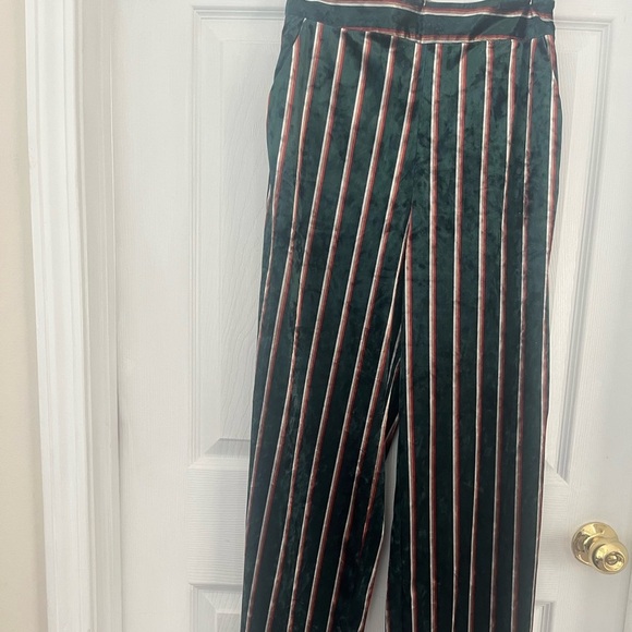 Women’s Forever‎ 21 Contemporary, green striped wide leg velvet dress pants. - Picture 10 of 14